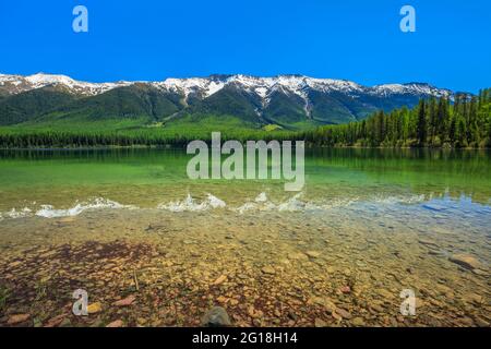 lago clearwater sotto la catena dei cigni nella foresta nazionale di lolo vicino a condon, montana Foto Stock