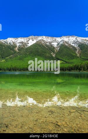 lago clearwater sotto la catena dei cigni nella foresta nazionale di lolo vicino a condon, montana Foto Stock