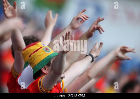 Cardiff, Regno Unito. 05 giugno 2021. Tifosi di calcio del Galles .Football International friendly match, Galles contro Albania al Cardiff City Stadium di Cardiff, Galles del Sud, sabato 5 giugno 2021. pic by Andrew Orchard/Andrew Orchard sports photography/Alamy Live News Credit: Andrew Orchard sports photography/Alamy Live News Foto Stock