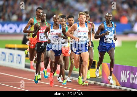 Paul Chelimo (USA, medaglia di bronzo), Andrew Butchart (GBR), Mo Farah (GBR, medaglia d'argento). 5000 metri uomini finale. Campionato del mondo IAAF Londra 2017 Foto Stock