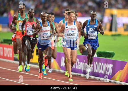 Paul Chelimo (USA, medaglia di bronzo), Andrew Butchart (GBR), Mo Farah (GBR, medaglia d'argento). 5000 metri uomini finale. Campionato del mondo IAAF Londra 2017 Foto Stock