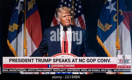 05 giugno 2021, Greenville, North Carolina, USA - l'ex presidente DONALD TRUMP si rivolge alla North Carolina state Republican Convention.(immagine di credito: © RSBN/ZUMA Wire) Foto Stock