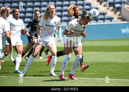 Merritt Mathias (11), difensore del coraggio della Carolina del Nord, ha fatto il suo testa a una palla durante una partita NWSL contro le Chicago Red Stars allo stadio SeatGeek, sabato, J. Foto Stock