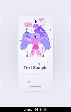 persone che usano il controller wireless gamepad gioco e-sports gioco del tempo libero concetto di settore verticale Illustrazione Vettoriale