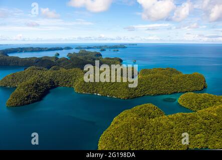 Vista Aerieal di settanta isole, Micronesia, Palau Foto Stock