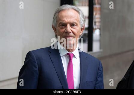 Londra, Regno Unito. 6 giugno 2021. L'ex primo ministro britannico Tony Blair ha visto lasciare la BBC Broadcasting House dopo essere comparso su Andrew Marr Show, Londra centrale, Regno Unito. 6 Giugno 2021. Credit: Martin Evans/Alamy Live News Foto Stock
