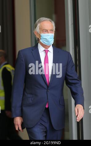 Londra, Inghilterra, Regno Unito. 6 Giugno 2021. L'ex primo ministro britannico TONY BLAIR è visto lasciare BBC New Broadcasting House dopo essere apparso sul Andrew Marr Show. Credit: Tayfun Salci/ZUMA Wire/Alamy Live News Foto Stock