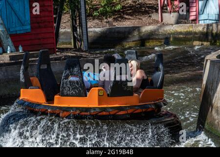 Splash Canyon River Rapid Ride a Drayton Manor , chiuso da un tragico incidente nel 2019 ha visto una ragazza perdere la sua vita, questo è stato preso pre incidente Foto Stock