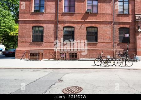 Tompkins Square Lodging House for Boys, 298 East 8th Street nel Manhattan's East Village Foto Stock