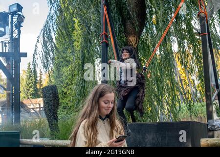 Gli attori e le giostre della cicatrice a Halloween Horror Nights, Walibi Holland Olanda Foto Stock