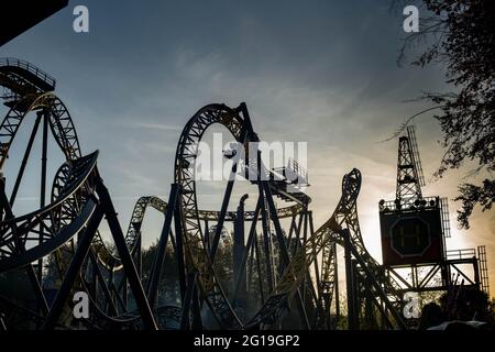 Gli attori e le giostre della cicatrice a Halloween Horror Nights, Walibi Holland Olanda Foto Stock