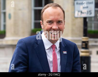 LONDRA, REGNO UNITO. 6 GIUGNO. Matt Hancock arriva alla Broadcasting House di Londra prima della sua apparizione all'Andrew Marr Show domenica 6 giugno 2021. (Credit: Tejas Sandhu | MI NEWS) Foto Stock