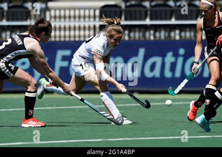 AMSTELVEEN, PAESI BASSI - 6 GIUGNO: Louise Versavel del Belgio durante la partita dei Campionati europei di Hockey tra Duitsland e Belgio al Wagener Stadion il 6 giugno 2021 ad Amstelveen, Paesi Bassi (Foto di Andre Weening/Orange Pictures) Foto Stock