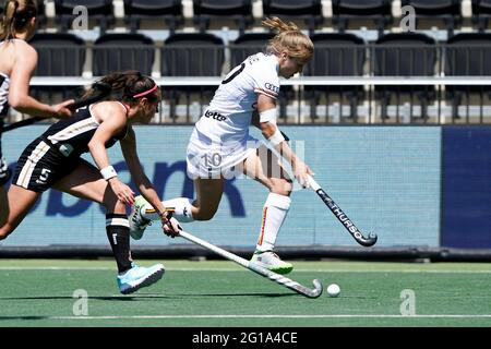 AMSTELVEEN, PAESI BASSI - 6 GIUGNO: Louise Versavel del Belgio durante la partita dei Campionati europei di Hockey tra Duitsland e Belgio al Wagener Stadion il 6 giugno 2021 ad Amstelveen, Paesi Bassi (Foto di Andre Weening/Orange Pictures) Foto Stock