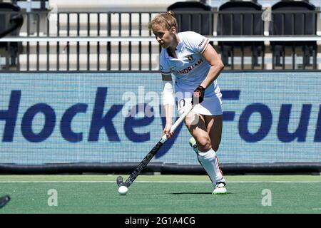 AMSTELVEEN, PAESI BASSI - 6 GIUGNO: Louise Versavel del Belgio durante la partita dei Campionati europei di Hockey tra Duitsland e Belgio al Wagener Stadion il 6 giugno 2021 ad Amstelveen, Paesi Bassi (Foto di Andre Weening/Orange Pictures) Foto Stock