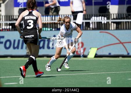 AMSTELVEEN, PAESI BASSI - 6 GIUGNO: Louise Versavel del Belgio durante la partita dei Campionati europei di Hockey tra Duitsland e Belgio al Wagener Stadion il 6 giugno 2021 ad Amstelveen, Paesi Bassi (Foto di Andre Weening/Orange Pictures) Foto Stock