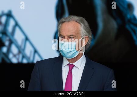 Londra, Regno Unito. 6 Giugno 2021. L'ex primo ministro britannico Tony Blair lascia la BBC Broadcasting House nel centro di Londra dopo essere apparso sull'Andrew Marr Show. Credit: Wiktor Szymanowicz/Alamy Live News Foto Stock