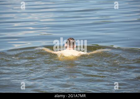 Varsavia, Mazoviano, Polonia. 6 Giugno 2021. L'inizio della stagione estiva al Czerniakowskie Lake.in la foto: Lago di Czerniakowskie Credit: Hubert Mathis/ZUMA Wire/Alamy Live News Foto Stock