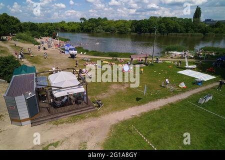 Varsavia, Mazoviano, Polonia. 6 Giugno 2021. L'inizio della stagione estiva al Czerniakowskie Lake.in la foto: Lago di Czerniakowskie Credit: Hubert Mathis/ZUMA Wire/Alamy Live News Foto Stock