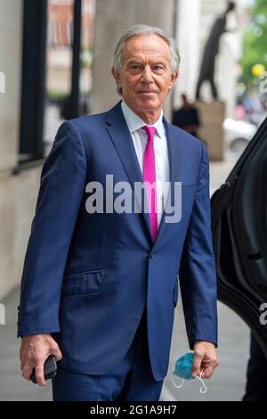 L'ex primo ministro Tony Blair ha visto fuori dalla BBC Broadcasting House a Londra dove è apparso sullo show di Andrew Marr. Foto Stock