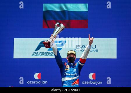 Podio gara 1 con Shwartzman Robert (rus), Prema Racing, Dallara F2, ritratto durante il 3° round del Campionato FIA Formula 2 2021 dal 04 al 06 giugno 2021 sul circuito cittadino di Baku, a Baku, Azerbaigian - Foto Sebastiaan Rozendaal / Dutch Photo Agency / DPPI / LiveMedia Foto Stock