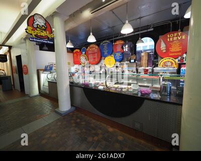 Immagine interna del Quincy Market nel centro di Boston, Massachusetts. Foto Stock