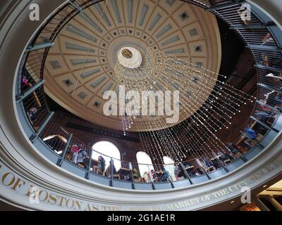 Immagine interna del Quincy Market nel centro di Boston, Massachusetts. Foto Stock