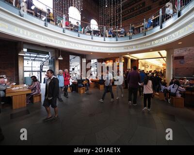 Immagine interna del Quincy Market nel centro di Boston, Massachusetts. Foto Stock