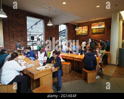 Immagine interna del Quincy Market nel centro di Boston, Massachusetts. Foto Stock