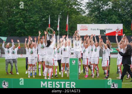 Colonia, Germania. 06 giugno 2021. 1. FC Koeln dopo aver vinto il 2. Coppa femminile Bundesliga Sud allo stadio Franz-Kremer di Colonia, Germania. Credit: SPP Sport Press Photo. /Alamy Live News Foto Stock