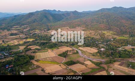 Vista aerea della città di Pai. PAI è una piccola città della provincia di Mae Hong Son, nel nord della Thailandia Foto Stock