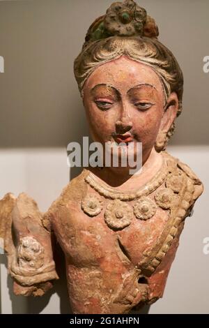 Francia, Parigi, Museo Guimet, testa Bodhisatva, Kucha, Xinjiang, 8e secolo Foto Stock