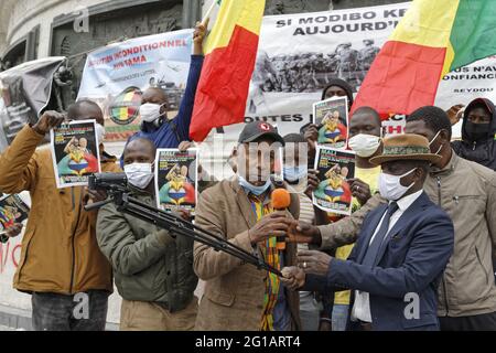 Parigi, Francia. 6 Giugno 2021. Rally di Maliani per chiedere un accordo di difesa con la Russia il 5 giugno 2021 a Parigi, Francia. Foto Stock