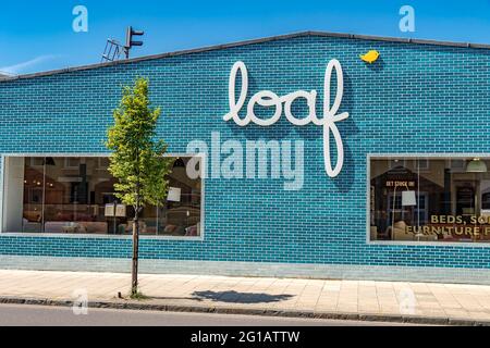 Divano letto, divano, letto e showroom di articoli per la casa su Queenstown Road, Battersea, London SW8 Foto Stock