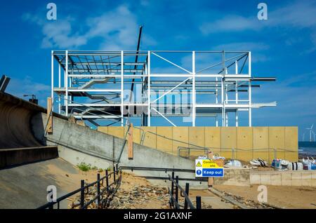 Costruzione del nuovo Regent Cinema sul lungomare di Redcar installazione della struttura in acciaio in corso Foto Stock