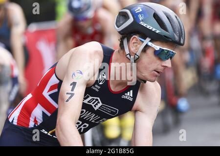 Leeds, Regno Unito. 06 giugno 2021. Jonny Brownlee in azione durante la AJ Bell 2021 World Triathlon Para Series a Roundhay Park, Leeds. Credit: SPP Sport Press Photo. /Alamy Live News Foto Stock