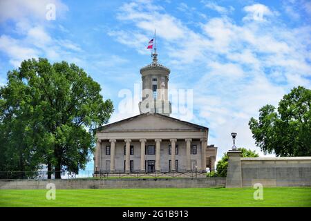 Nashville, Tennessee, Stati Uniti. L'edificio del Campidoglio del Tennessee fu costruito tra il 1845 e il 1859 in stile architettonico greco-revival. Foto Stock