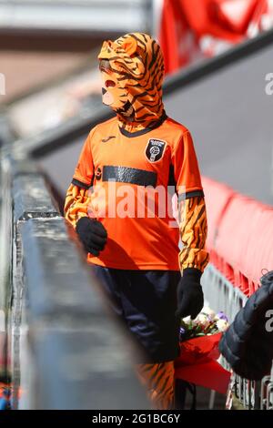 Cumbernauld, Regno Unito. 06 giugno 2021. I fan sono tornati sugli stand e questo giovane sostenitore è venuto abiti per l'occasione davanti alla Scottish Building Society Scottish Women's Premier League 1 Fixture Glasgow City FC vs Rangers FC, Broadwood Stadium, Cumbernauld, North Lanarkshire, 06/06/2021 | Credit: Colin Poultney/Alamy Live News Foto Stock