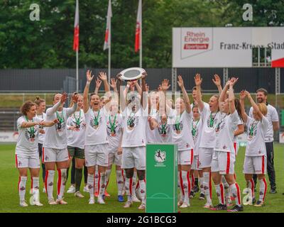 Colonia, Germania. 06 giugno 2021. Eunice Beckmann (11 1. FC Koeln) dopo aver vinto i 2. Donne Bundesliga South titel al Franz-Kremer-Stadium di Colonia, Germania. Credit: SPP Sport Press Photo. /Alamy Live News Foto Stock