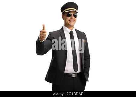 Pilota in uniforme e occhiali da sole sorridenti alla telecamera e mostranti pollici isolati su sfondo bianco Foto Stock