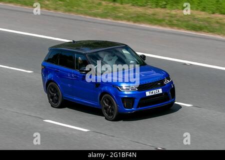 2020 Land Rover, Range Rover Sport S VR S/C blu auto 4999cc benzina SUV guida sull'autostrada M6 vicino Preston a Lancashire, Regno Unito. Foto Stock