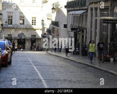 Lisboa, Lisboa Portogallo. 6 Giugno 2021. (INT) Turismo a Lisbona. 6 giugno 2021, Lisbona, Portogallo: Movimento di persone tra le stazioni Baixo-Chiado e Rossio, a Lisbona, la domenica di primavera. Credit: Edson de Souza/TheNews2 Credit: Edson De Souza/TheNEWS2/ZUMA Wire/Alamy Live News Foto Stock