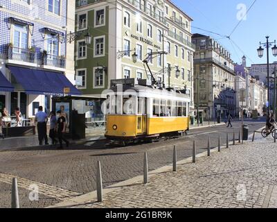 Lisboa, Lisboa Portogallo. 6 Giugno 2021. (INT) Turismo a Lisbona. 6 giugno 2021, Lisbona, Portogallo: Movimento di persone tra le stazioni Baixo-Chiado e Rossio, a Lisbona, la domenica di primavera. Credit: Edson de Souza/TheNews2 Credit: Edson De Souza/TheNEWS2/ZUMA Wire/Alamy Live News Foto Stock