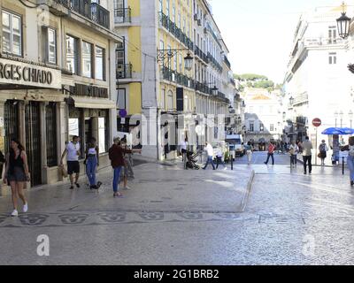 Lisboa, Lisboa Portogallo. 6 Giugno 2021. (INT) Turismo a Lisbona. 6 giugno 2021, Lisbona, Portogallo: Movimento di persone tra le stazioni Baixo-Chiado e Rossio, a Lisbona, la domenica di primavera. Credit: Edson de Souza/TheNews2 Credit: Edson De Souza/TheNEWS2/ZUMA Wire/Alamy Live News Foto Stock