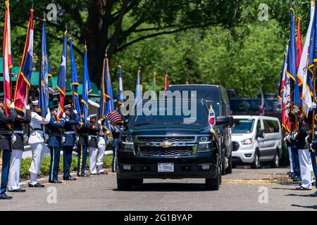 Il presidente sudcoreano Moon Jae-in arriva alla Casa Bianca per incontrare il presidente Joe Biden venerdì 21 maggio 2021. (Foto ufficiale della Casa Bianca di Cameron Smith) Foto Stock