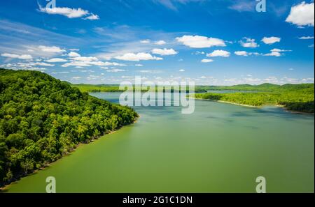 Splendida vista aerea del lago Cave Run in Kentucky Foto Stock