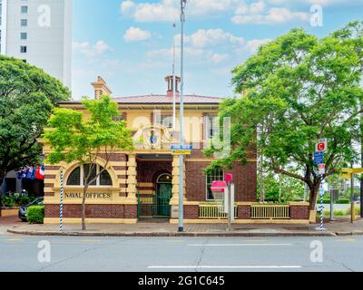Facciata degli uffici Navali a Brisbane, Queensland, Australia. Edificio storico nel quartiere Centrale degli Affari. Foto Stock