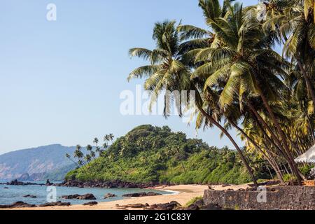 Pittoresca bellezza di Cola (Khola) Beach (conosciuta anche come Secret Beach), Canacona, Goa, India Foto Stock