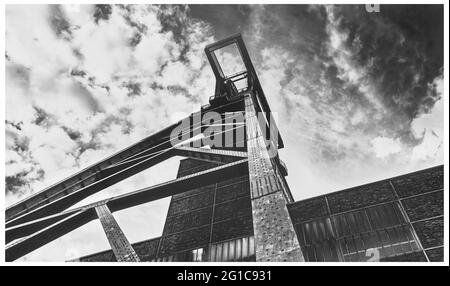 Albero Zeche Zollverein 12. Vista in una bella atmosfera serale. La Torre Eiffel dell'area della Ruhr. Cultura industriale e complesso industriale UNESCO. Foto Stock