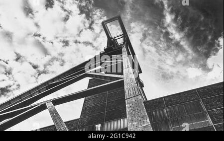 Albero Zeche Zollverein 12. Vista in una bella atmosfera serale. La Torre Eiffel dell'area della Ruhr. Cultura industriale e complesso industriale UNESCO. Foto Stock